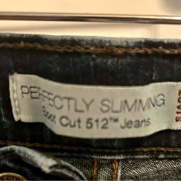 SOLD 5 or lady’s jeans - Picture 9 of 16